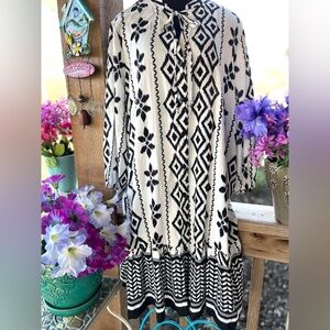 Mlle Gabrielle Black & White Print 3/4” Sleeves Button Front Split Neck Dress XL
